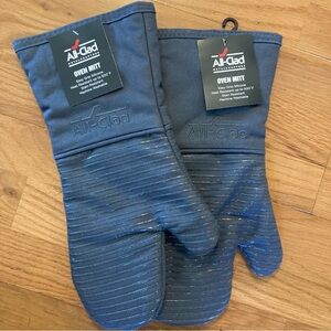 All-Clad Oven Mitts set of 2